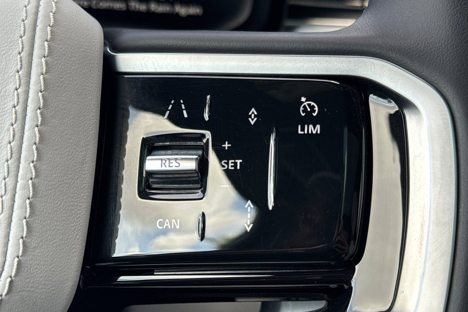 Certified 2023 Land Rover Range Rover Sport SE image 29