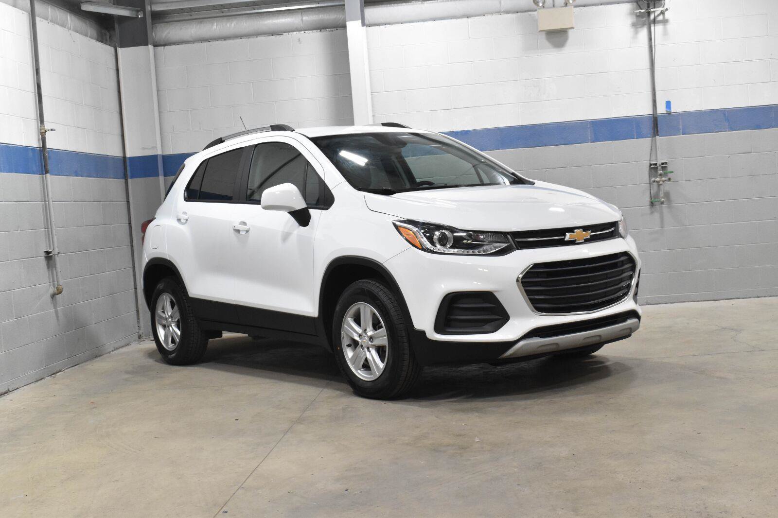 Used 2022 Chevrolet Trax LT w/ LT Convenience Package AWD/4WD image 30