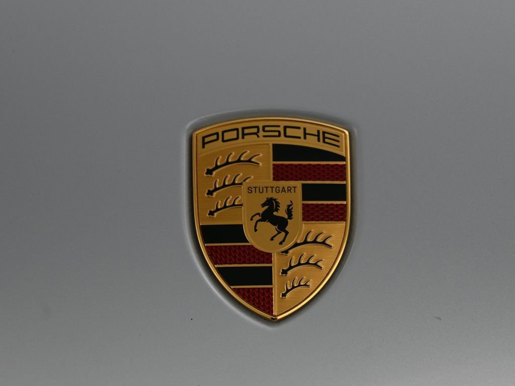 Certified 2025 Porsche Macan Electric image 33