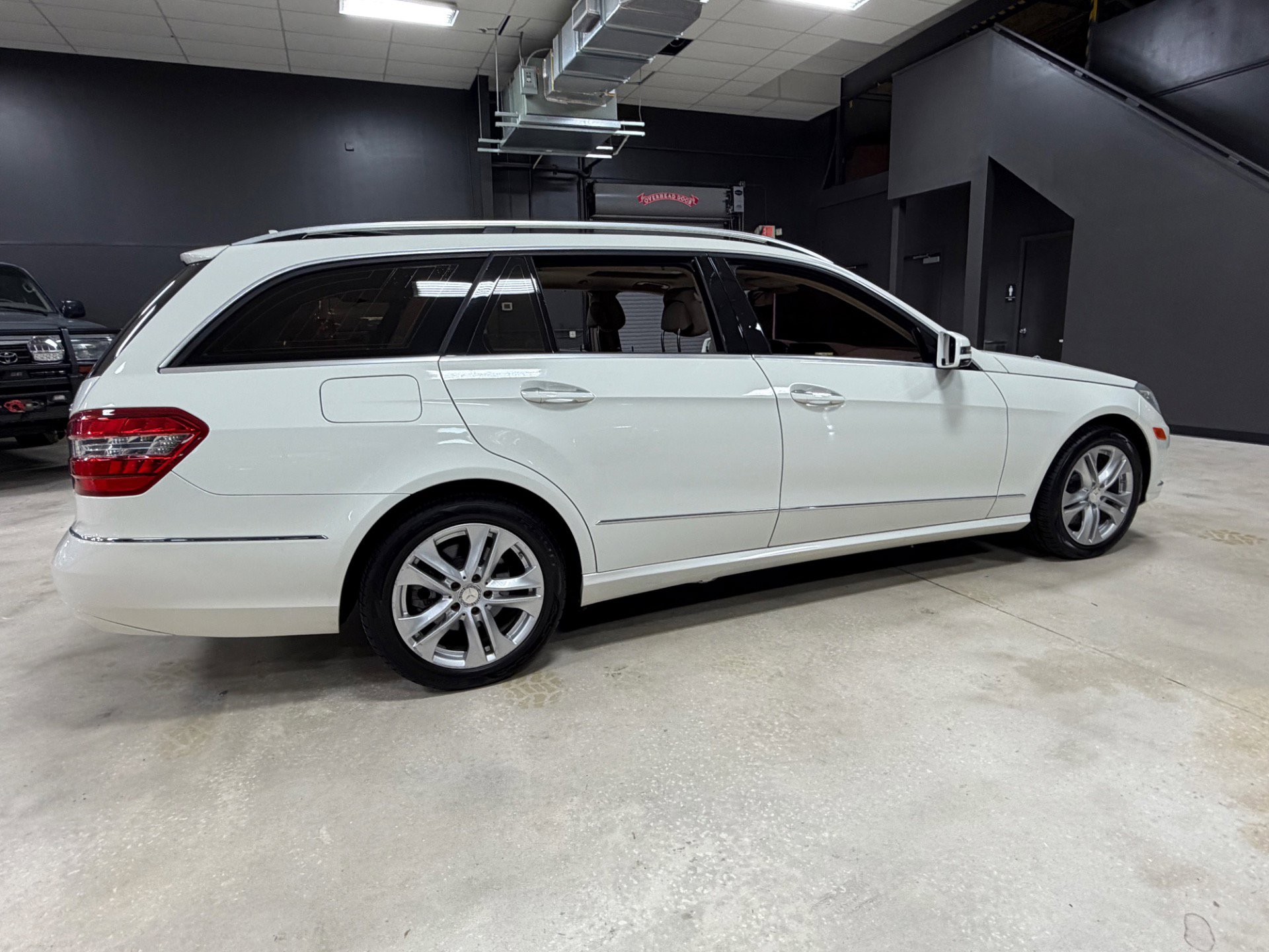 Used 2011 Mercedes-Benz E 350 4MATIC Wagon image 11