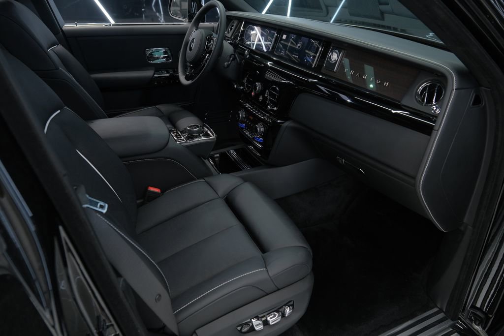 Used 2026 Rolls-Royce Phantom Sedan image 25