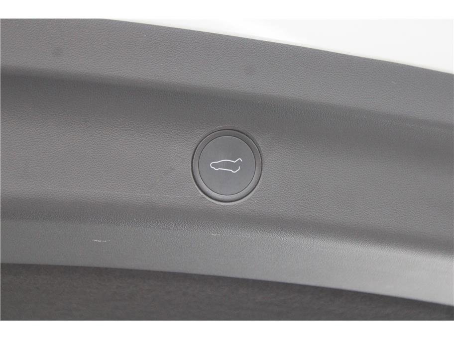 Used 2020 Tesla Model Y Long Range image 32