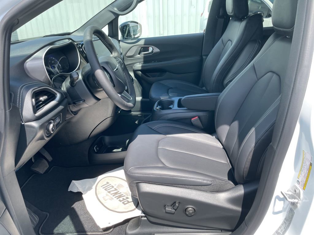 New 2026 Chrysler Pacifica Select image 22