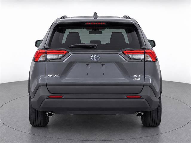 Used 2021 Toyota RAV4 XLE AWD/4WD image 4
