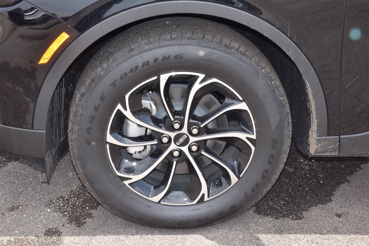 New 2026 Lincoln Nautilus Premier AWD/4WD image 38