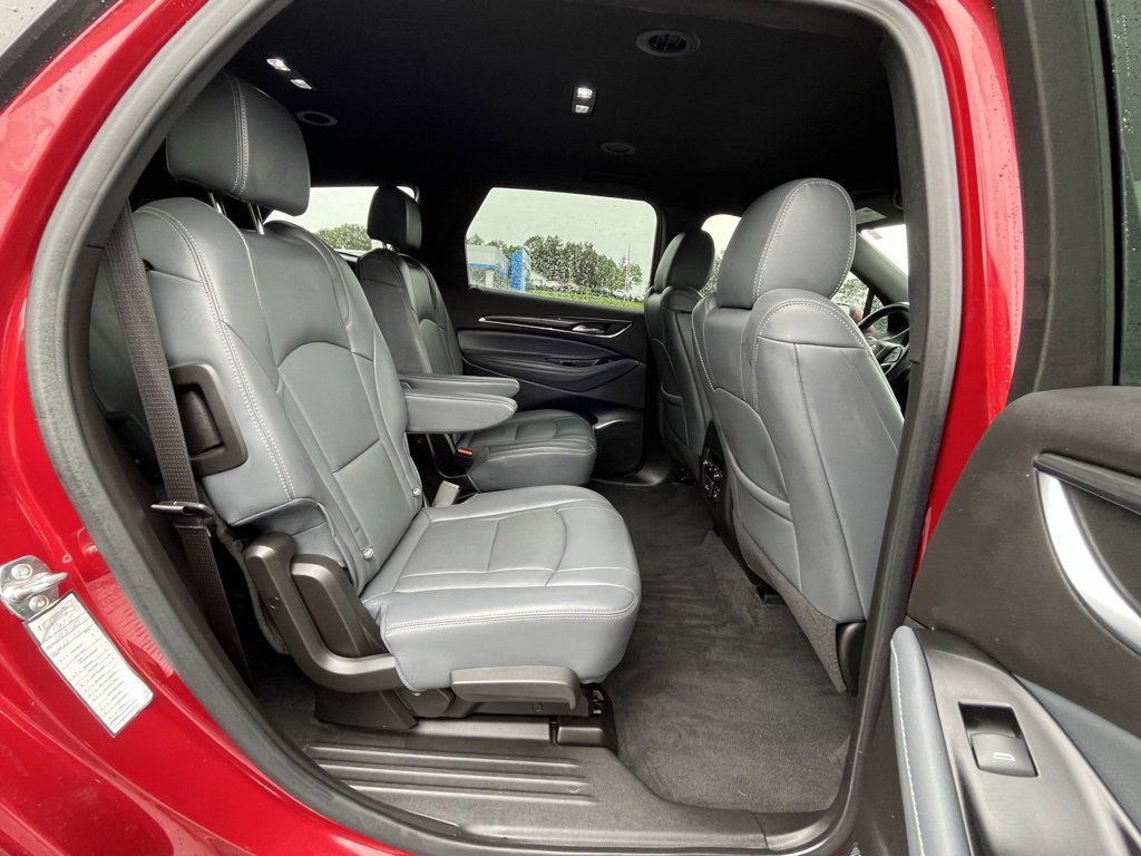 Used 2024 Buick Enclave Premium image 18