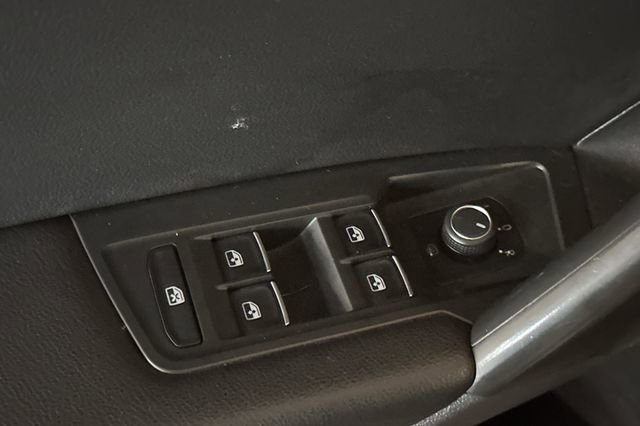 Used 2021 Volkswagen Tiguan SE image 13