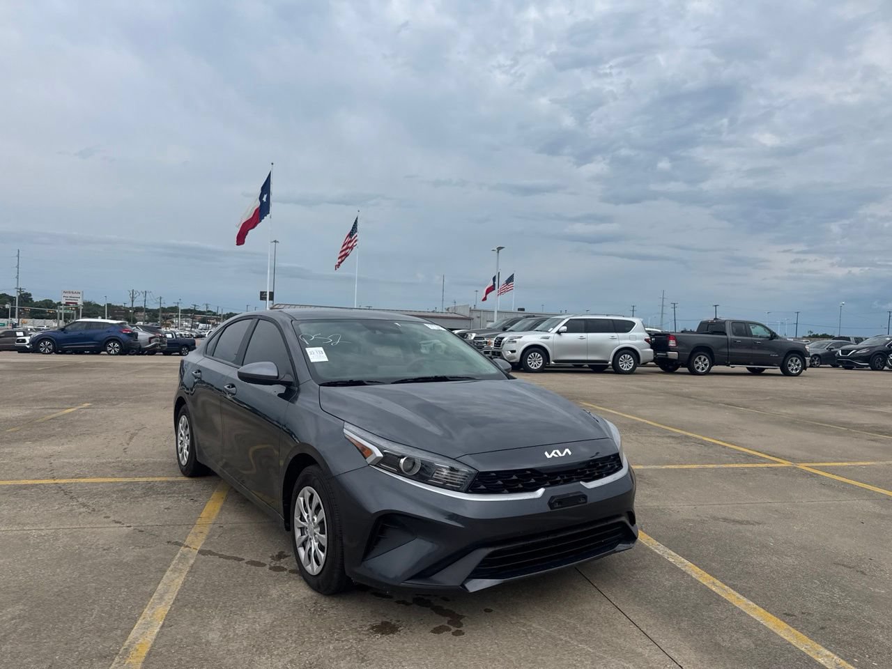 Used 2024 Kia Forte LX FWD image 2
