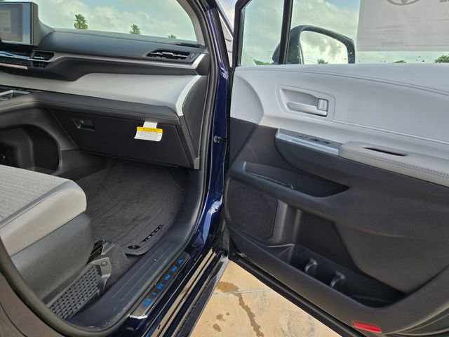 New 2026 Toyota Sienna LE FWD image 20