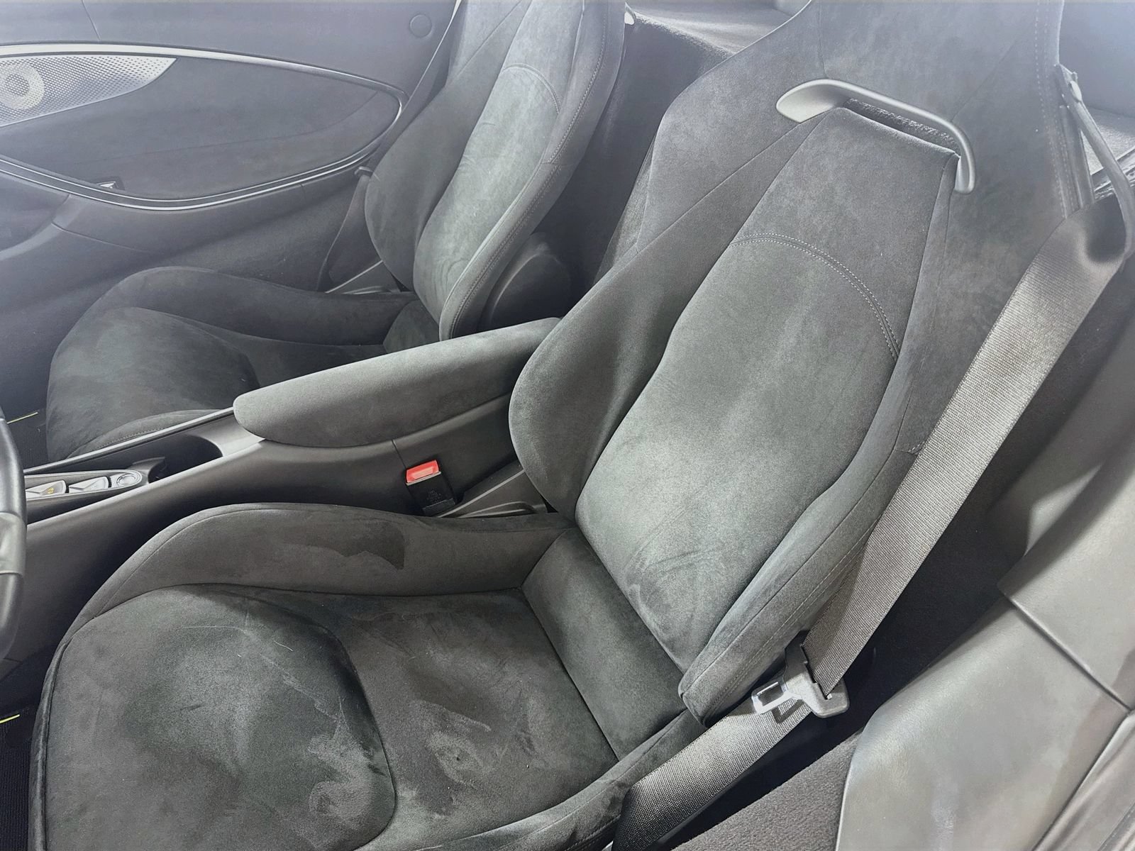 Used 2023 McLaren Artura RWD image 5