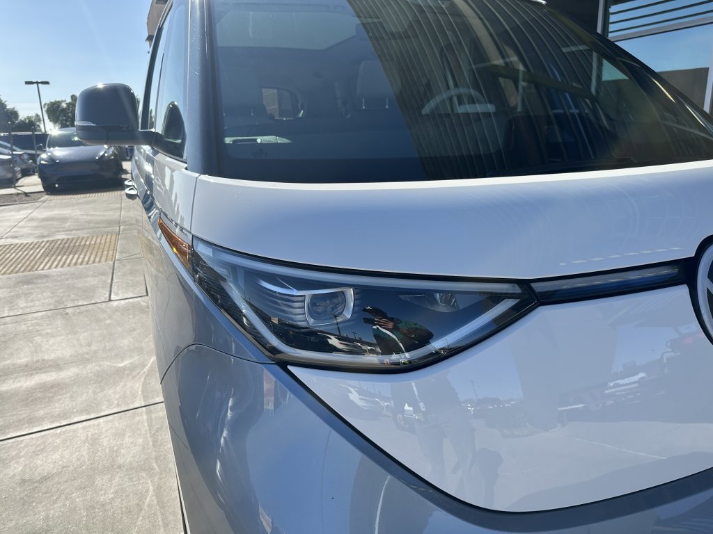 Used 2025 Volkswagen ID. Buzz 1st Edition AWD/4WD image 12