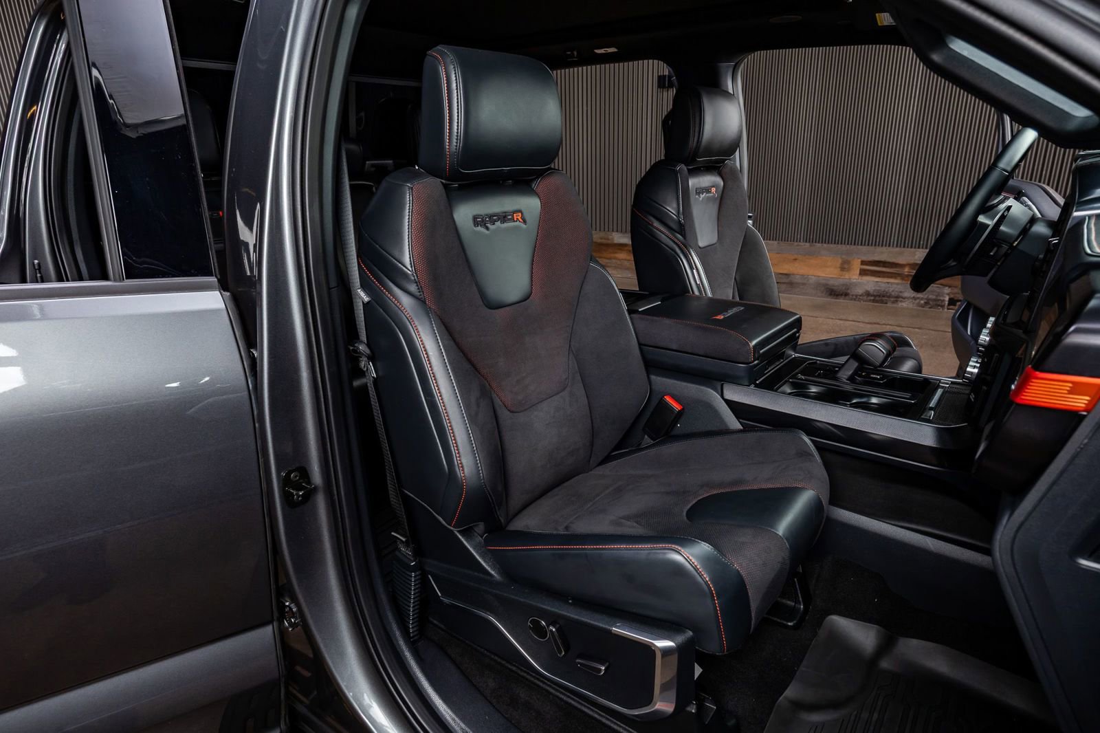 Used 2025 Ford F150 Raptor w/ Equipment Group 803A Raptor R image 31