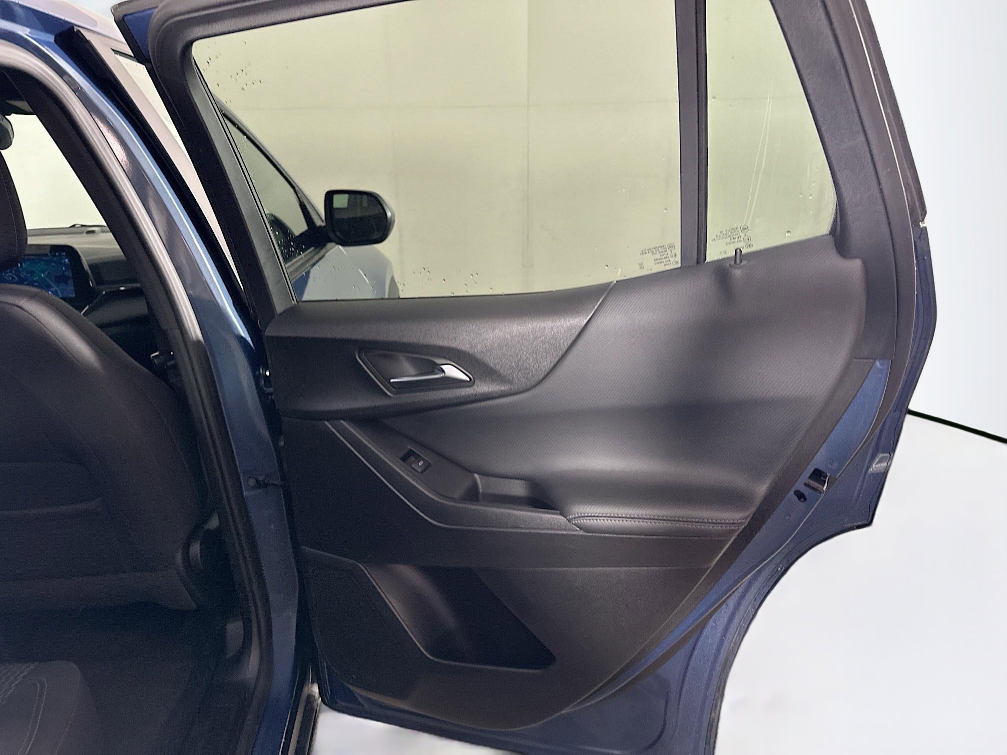 Used 2025 Chevrolet Equinox LT image 28