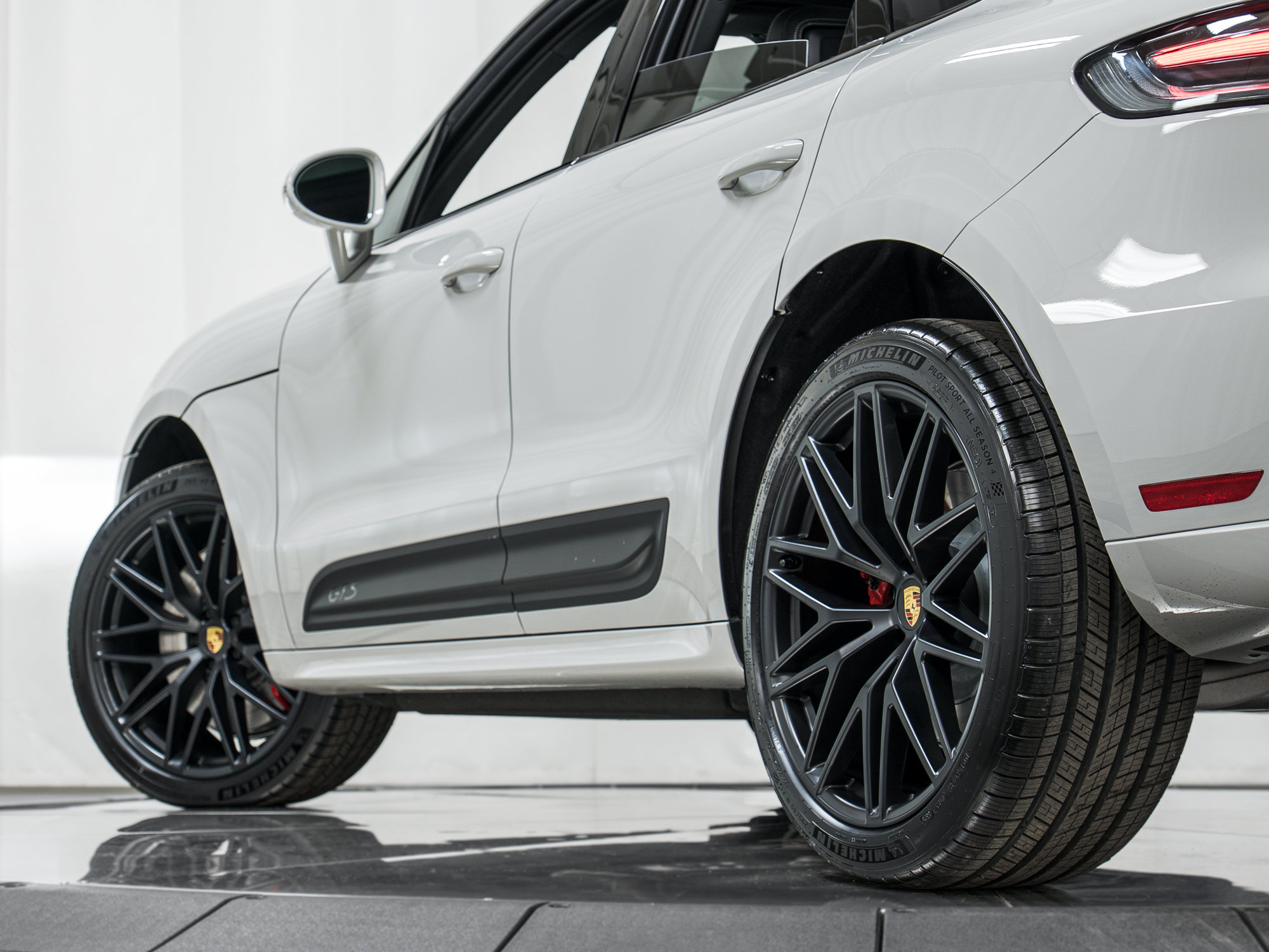 Used 2026 Porsche Macan GTS AWD/4WD image 34