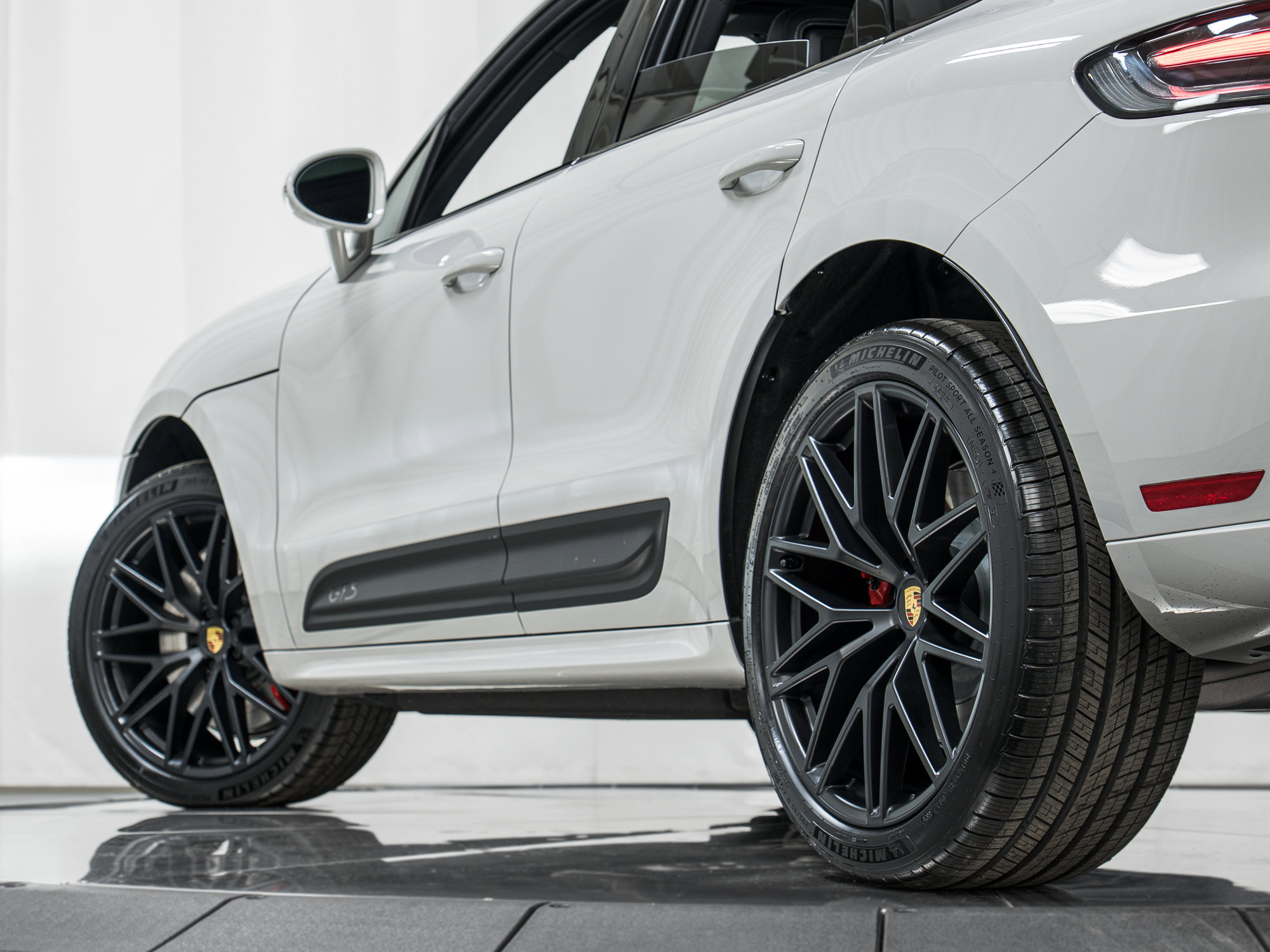 New 2026 Porsche Macan GTS image 34