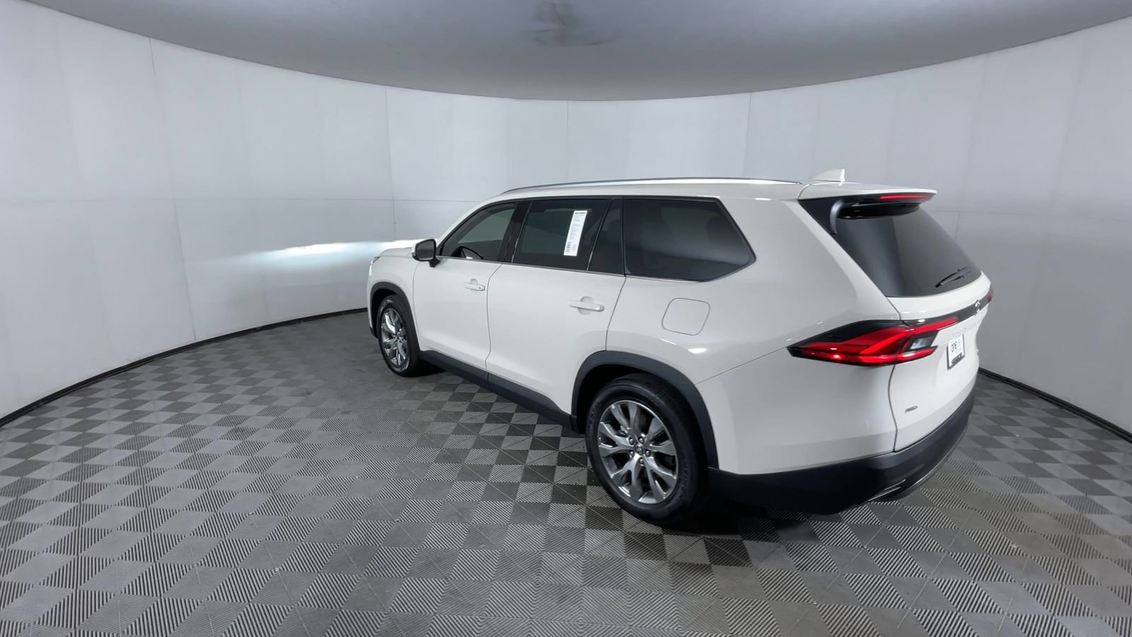 Used 2024 Toyota Grand Highlander AWD image 7