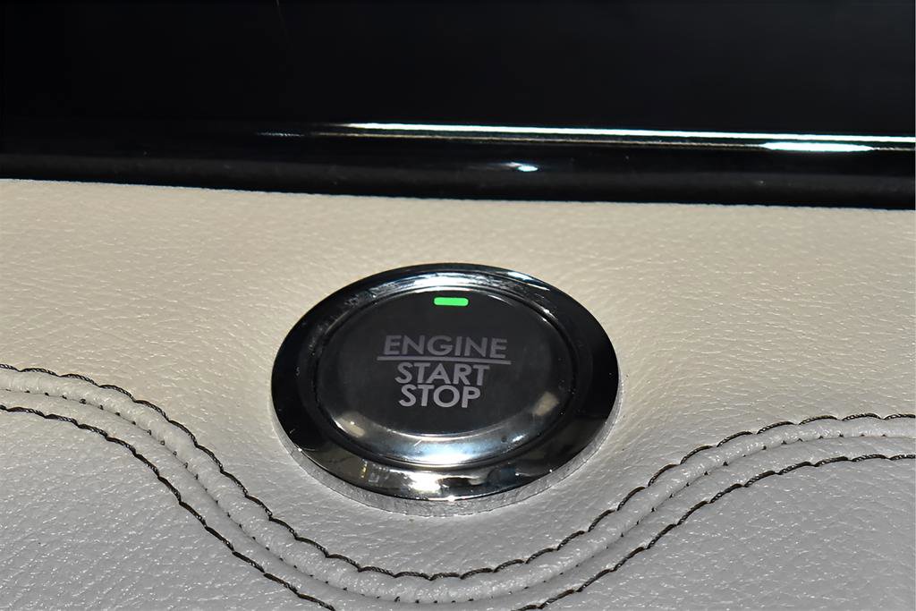 Used 2023 Lincoln Navigator L Reserve w/ Equipment Group 201A image 19