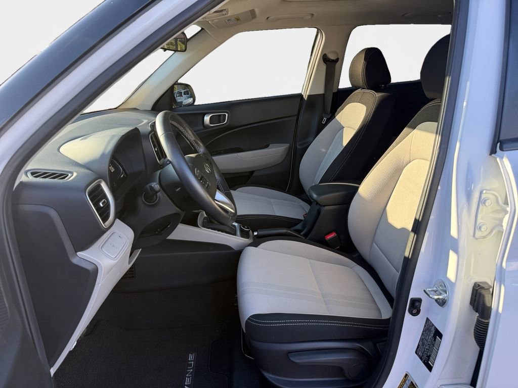 Used 2024 Hyundai Venue SEL FWD image 12