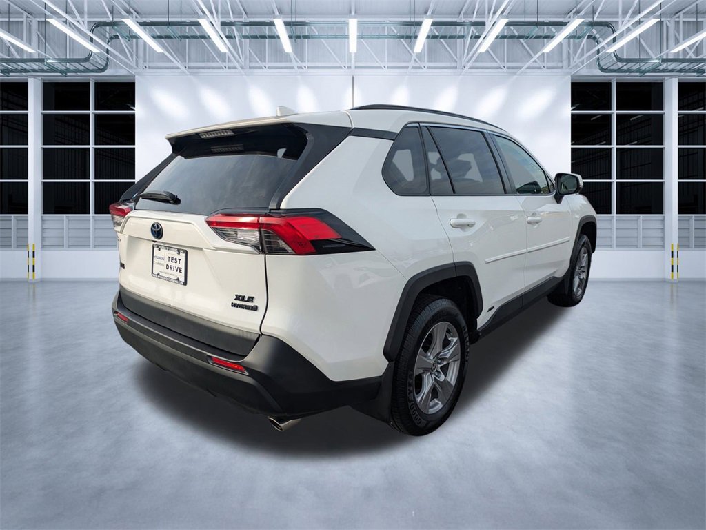 Used 2022 Toyota RAV4 XLE image 4