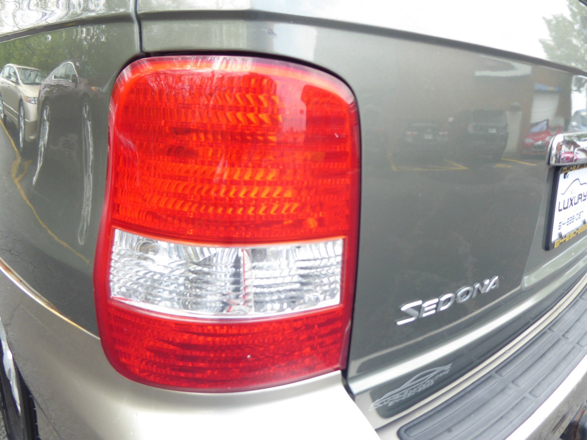 Used 2004 Kia Sedona LX image 22