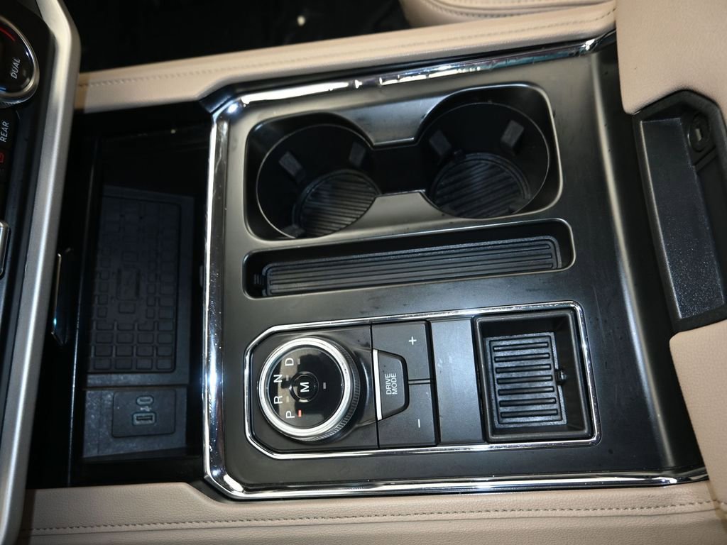 Used 2024 Ford Expedition XLT image 19