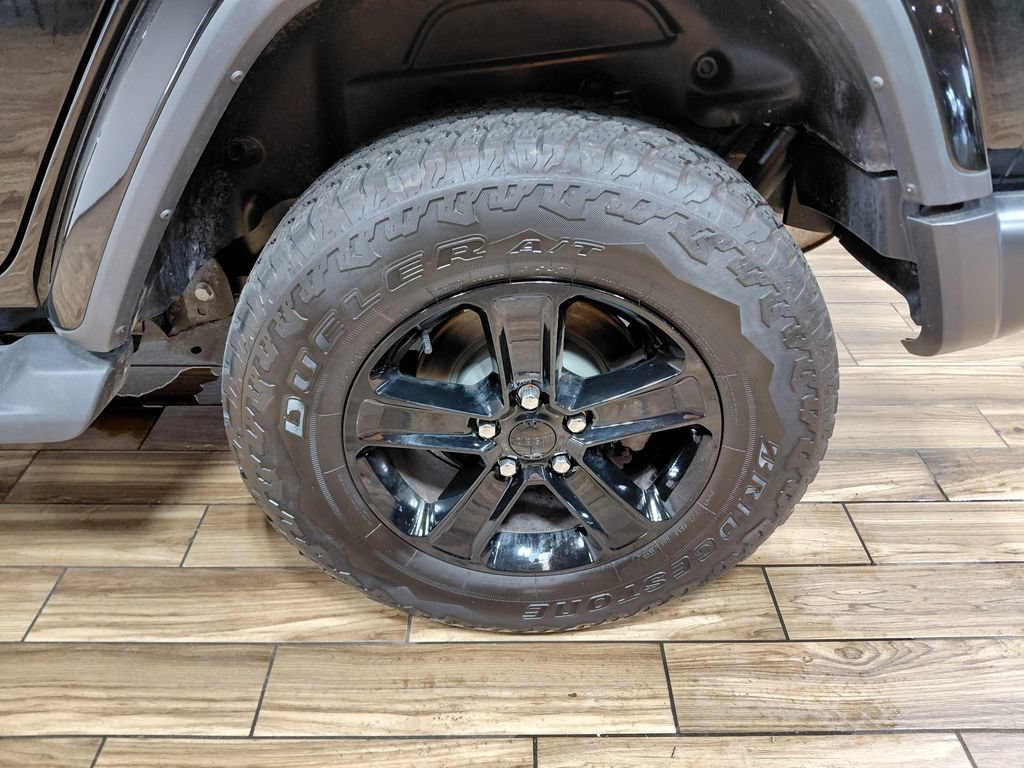 Used 2023 Jeep Wrangler Unlimited Sahara AWD/4WD image 14