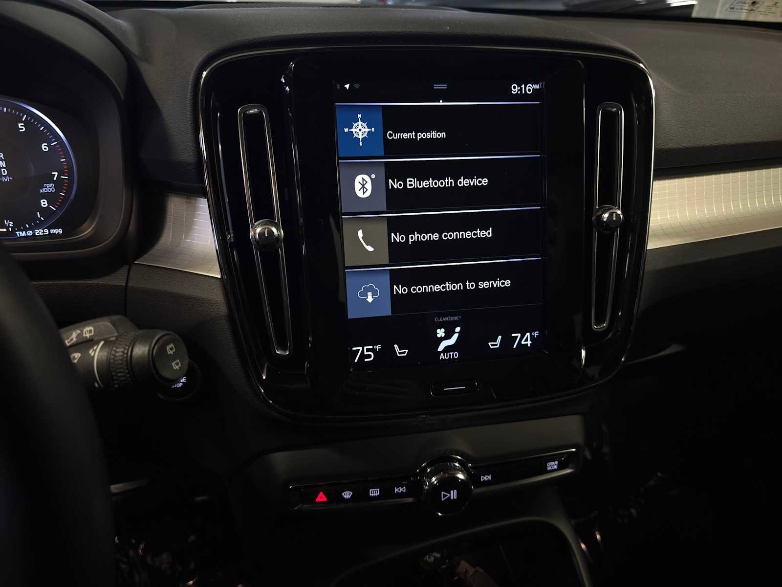 Used 2019 Volvo XC40 T5 Momentum image 14