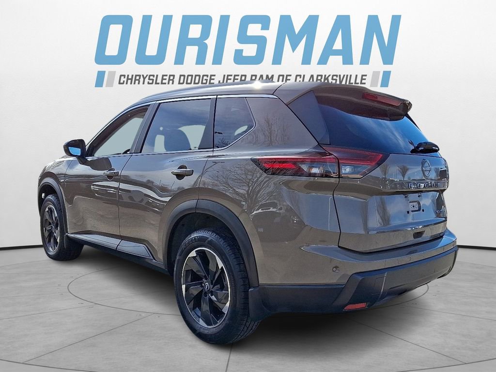 Used 2024 Nissan Rogue SV w/ SV Premium Package image 4