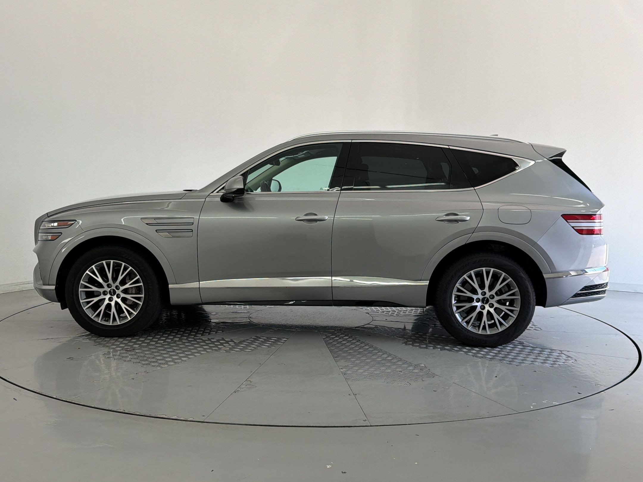 Used 2025 Genesis GV80 2.5T Standard AWD/4WD image 2