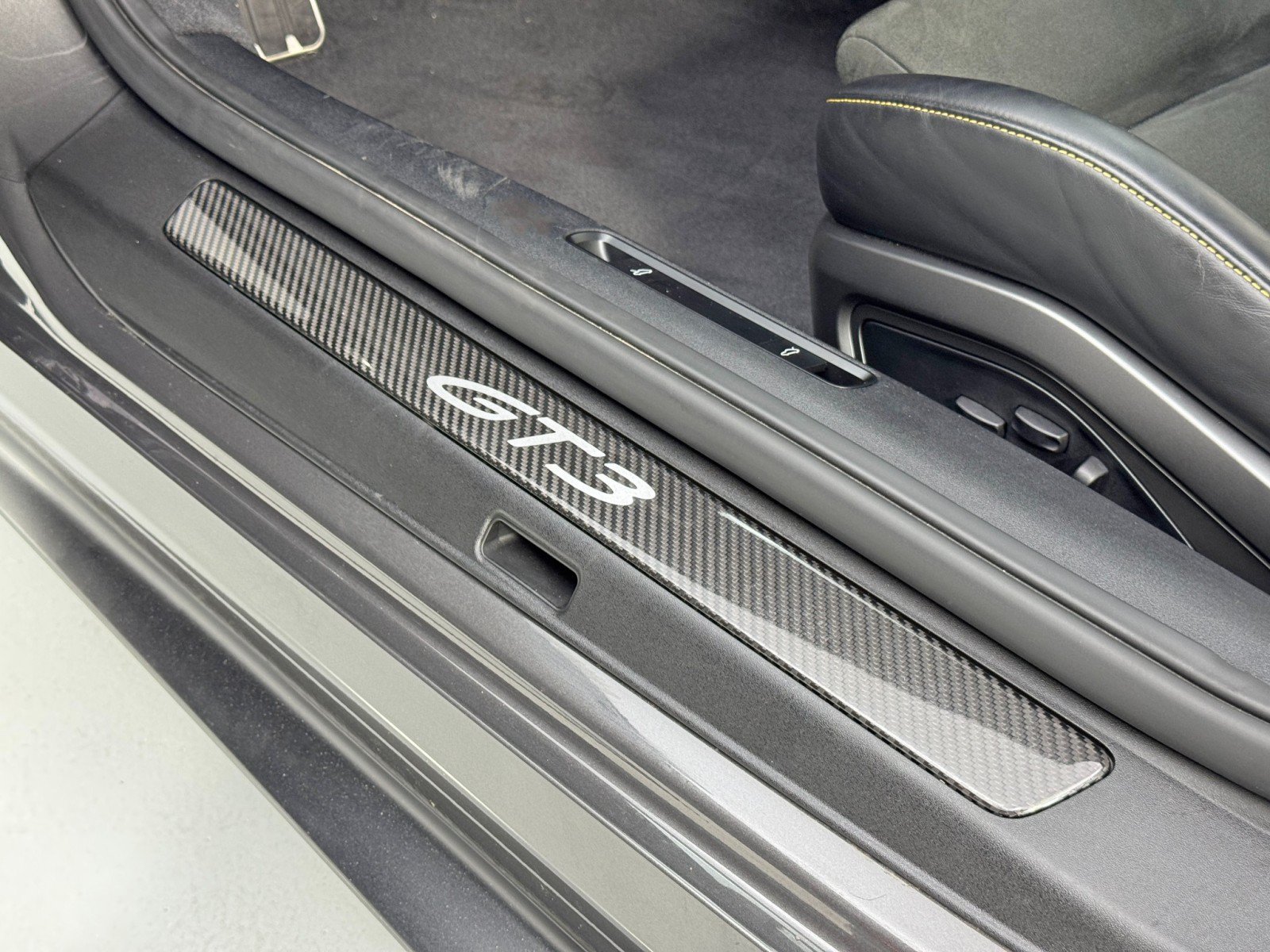 Used 2023 Porsche 911 GT3 RWD image 15