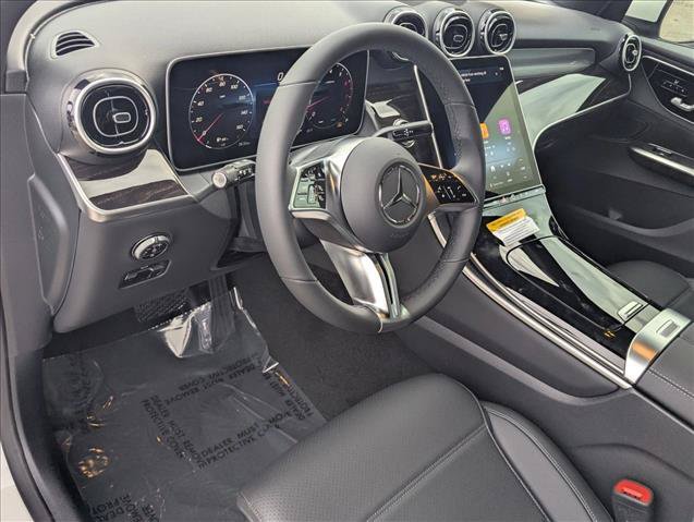 Used 2026 Mercedes-Benz GLC 300 image 3
