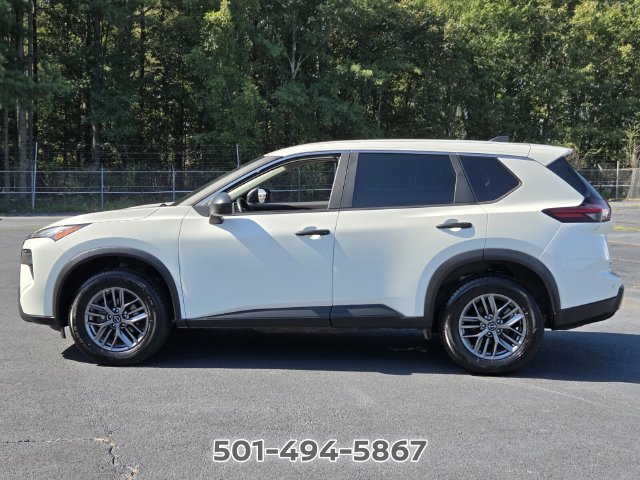Used 2024 Nissan Rogue S AWD/4WD image 2