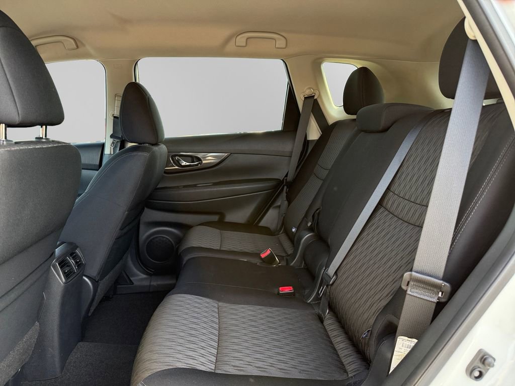 Used 2017 Nissan Rogue SV w/ SV Premium Package FWD image 13