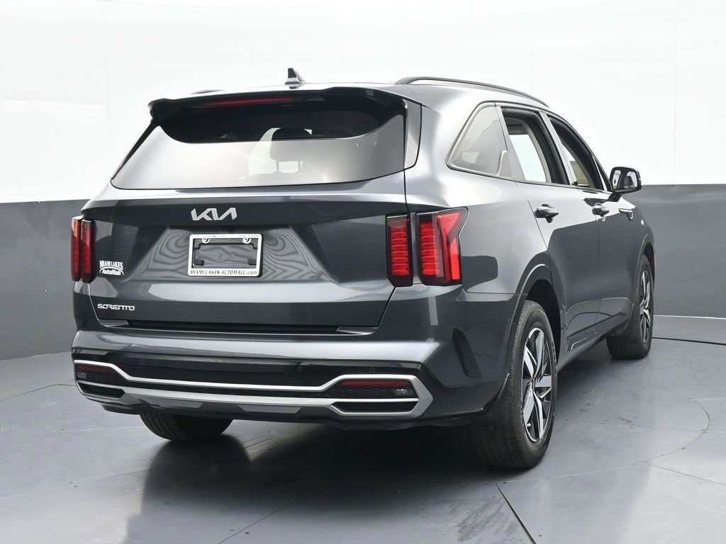 Used 2023 Kia Sorento S image 5