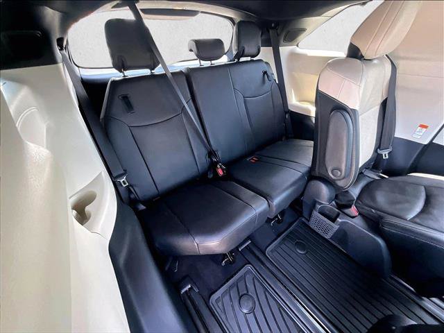 Used 2025 Toyota Sienna Platinum AWD/4WD image 27