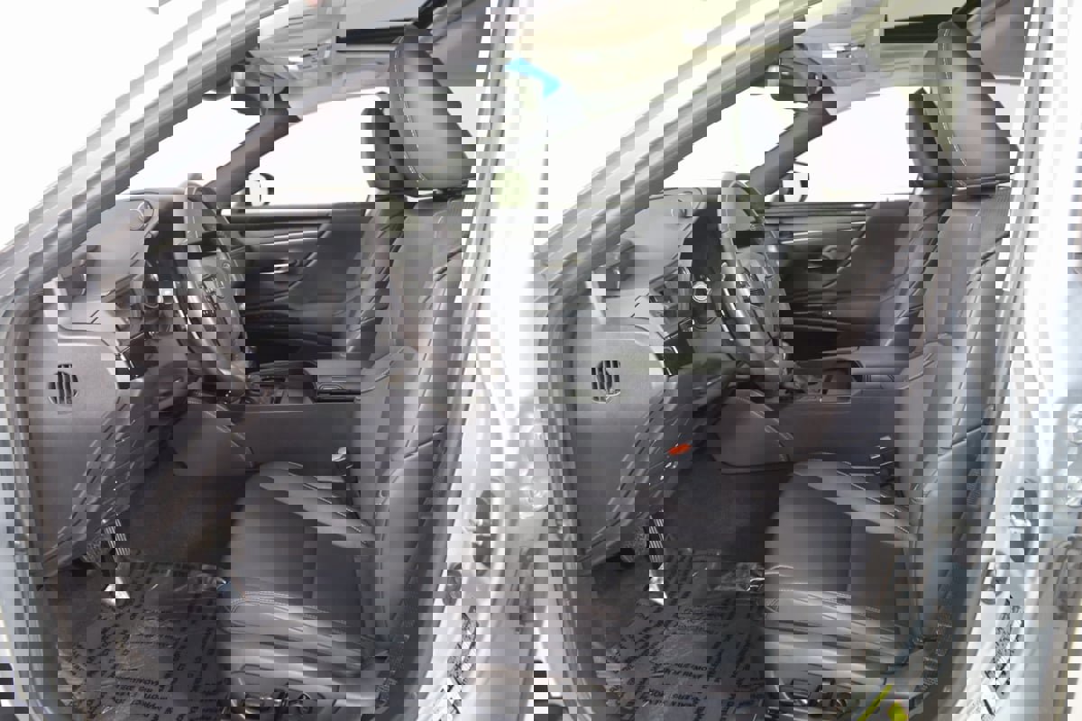 Used 2024 Lexus ES 350 w/ Accessory Package (Z2) image 11