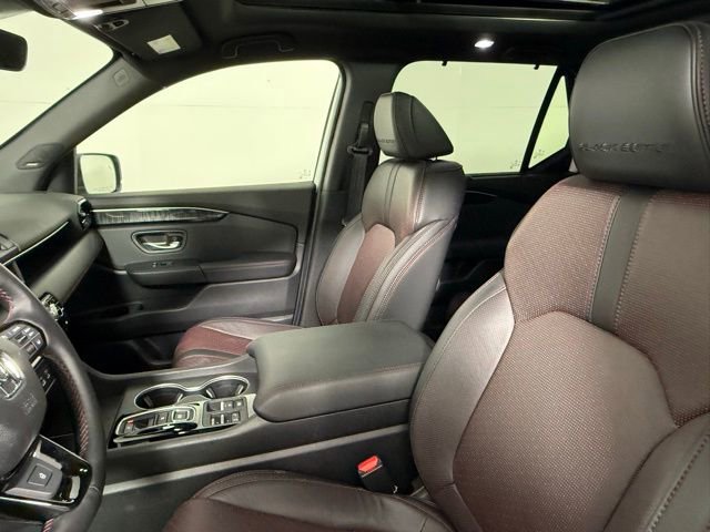 Used 2025 Honda Pilot Black Edition image 26