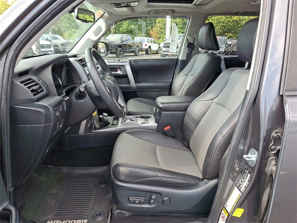 Used 2018 Toyota 4Runner TRD Off-Road image 9