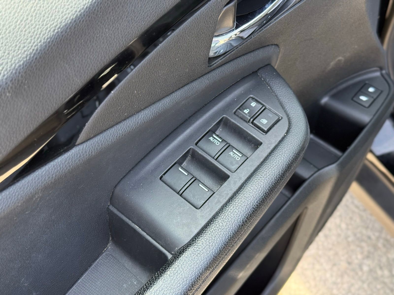 Used 2017 Honda Pilot Touring image 16