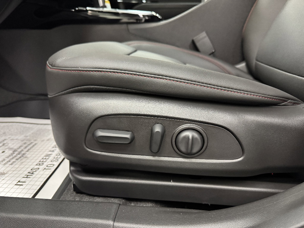 New 2026 Chevrolet Trax RS w/ Sunroof Package FWD image 23