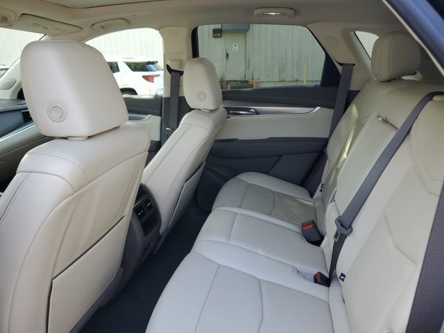 Used 2021 Cadillac XT5 Premium Luxury w/ LPO, Premium Carpet Package FWD image 15