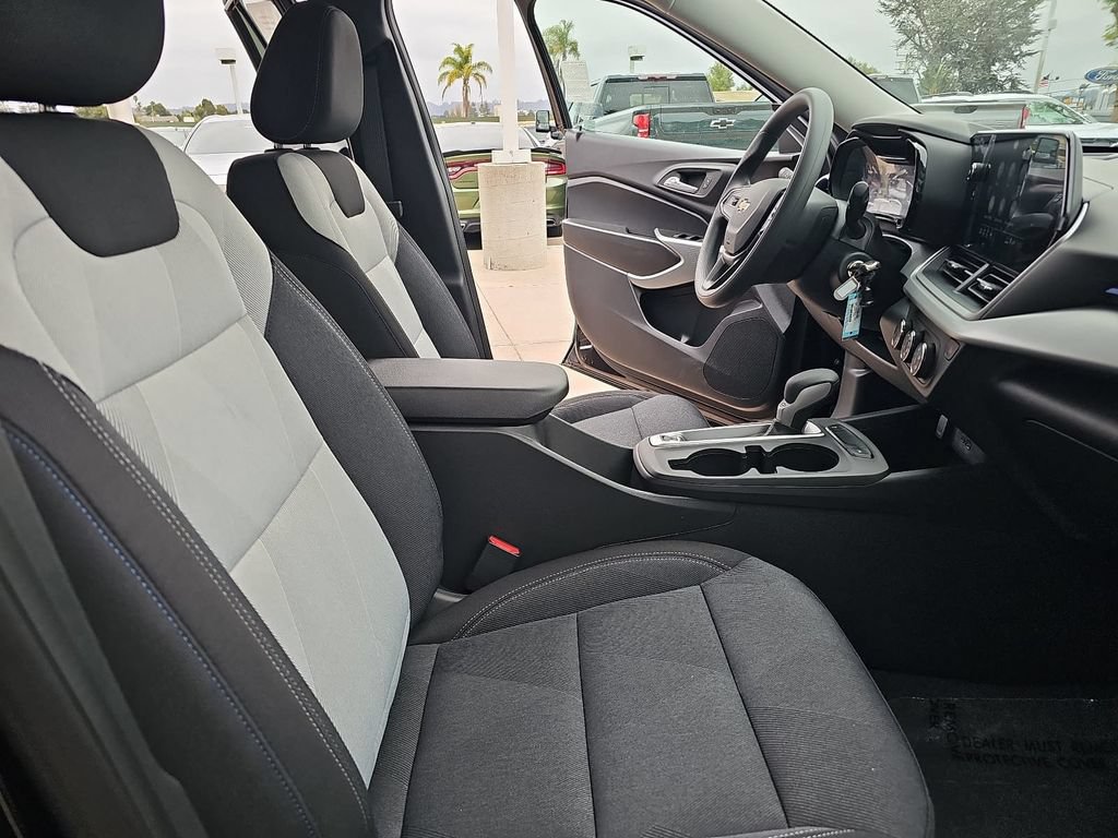 New 2026 Chevrolet Trax LS w/ LS Convenience Package FWD image 10