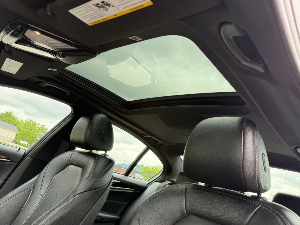Used 2019 BMW 540i xDrive AWD/4WD image 11