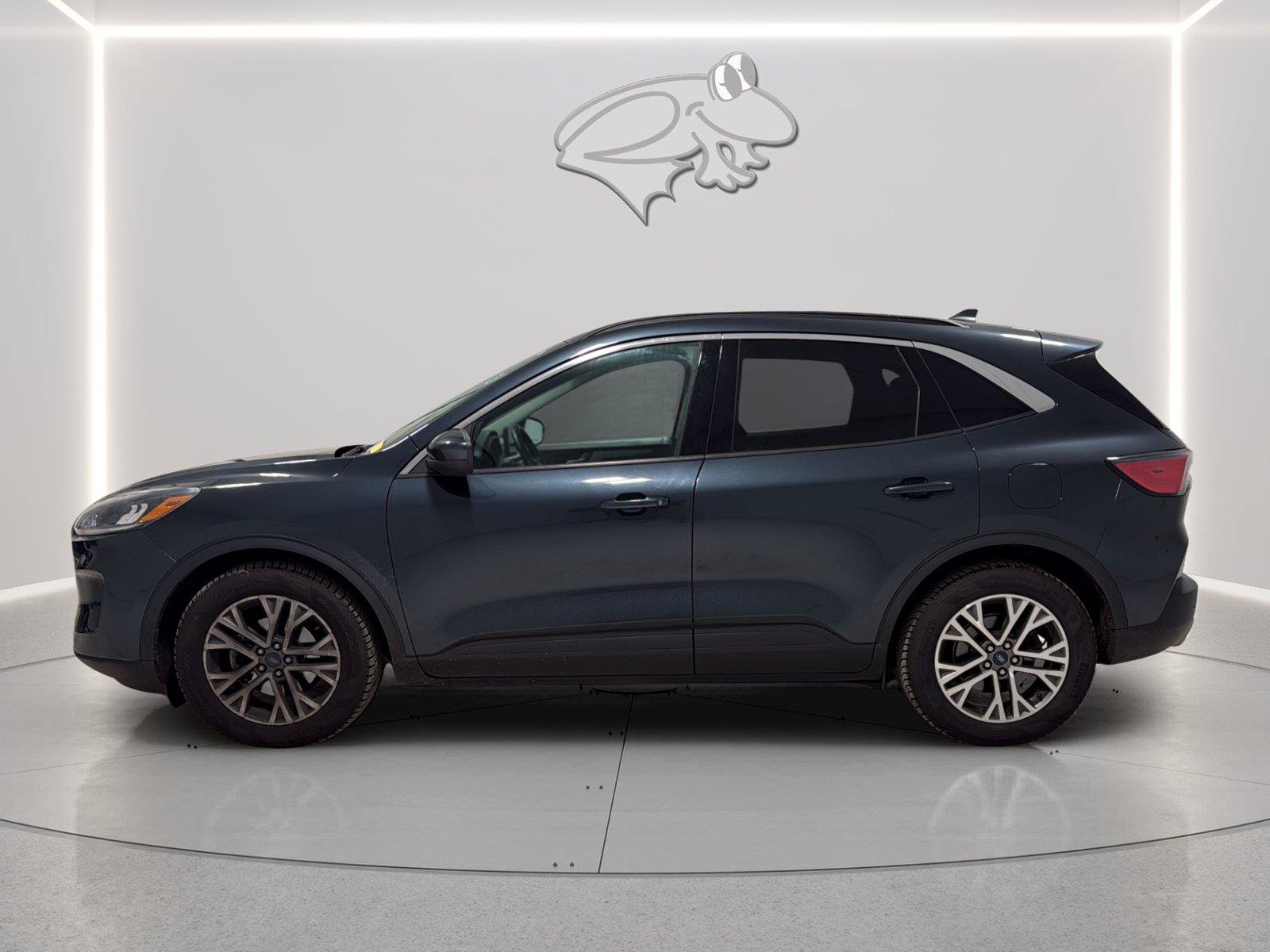 Used 2022 Ford Escape SEL w/ Technology Package FWD image 2