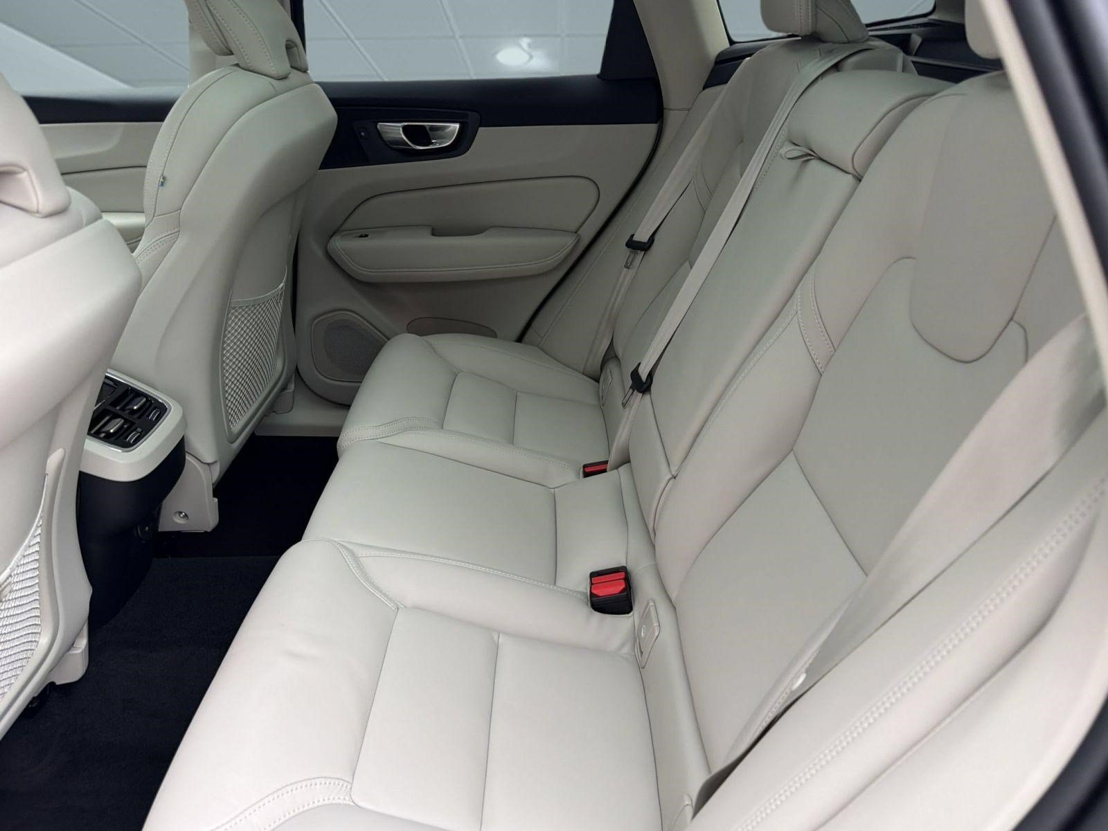 Used 2025 Volvo XC60 B5 Ultra w/ Protection Package Premier AWD/4WD image 21