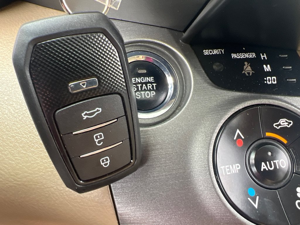 Used 2010 Toyota RAV4 Limited AWD/4WD image 25