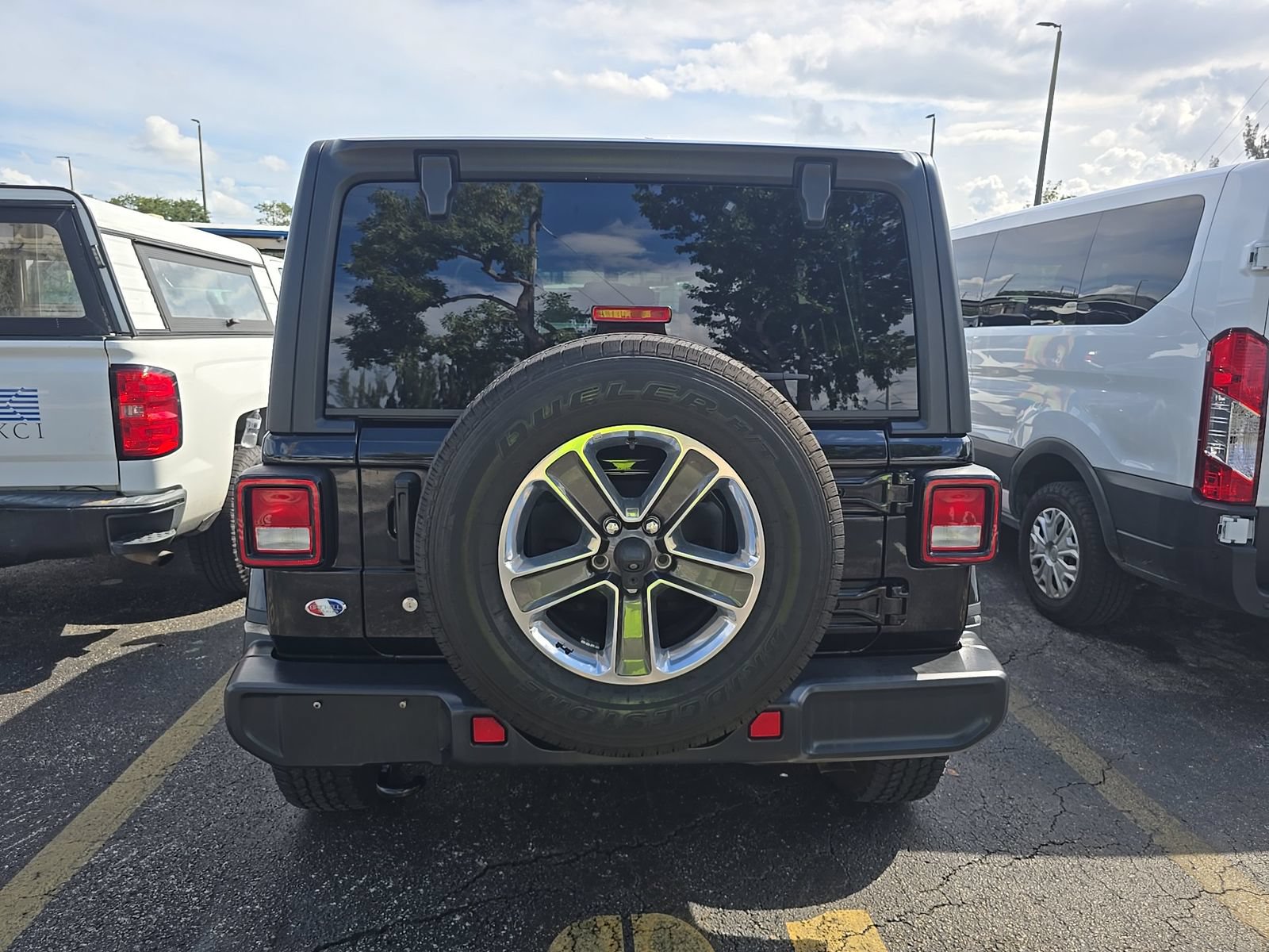 Used 2019 Jeep Wrangler Unlimited Sahara AWD/4WD image 5