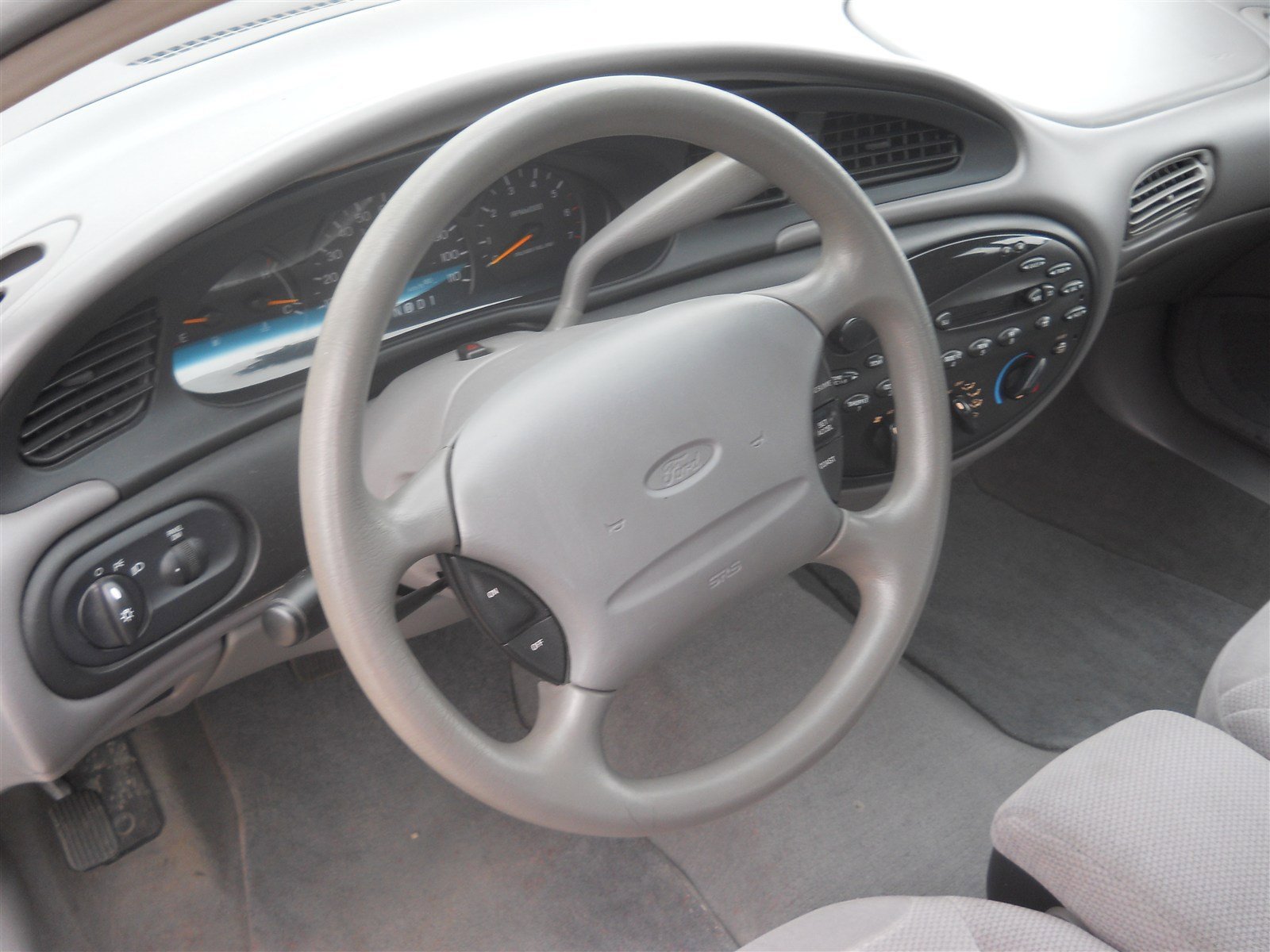 Used 1998 Ford Taurus SE image 5