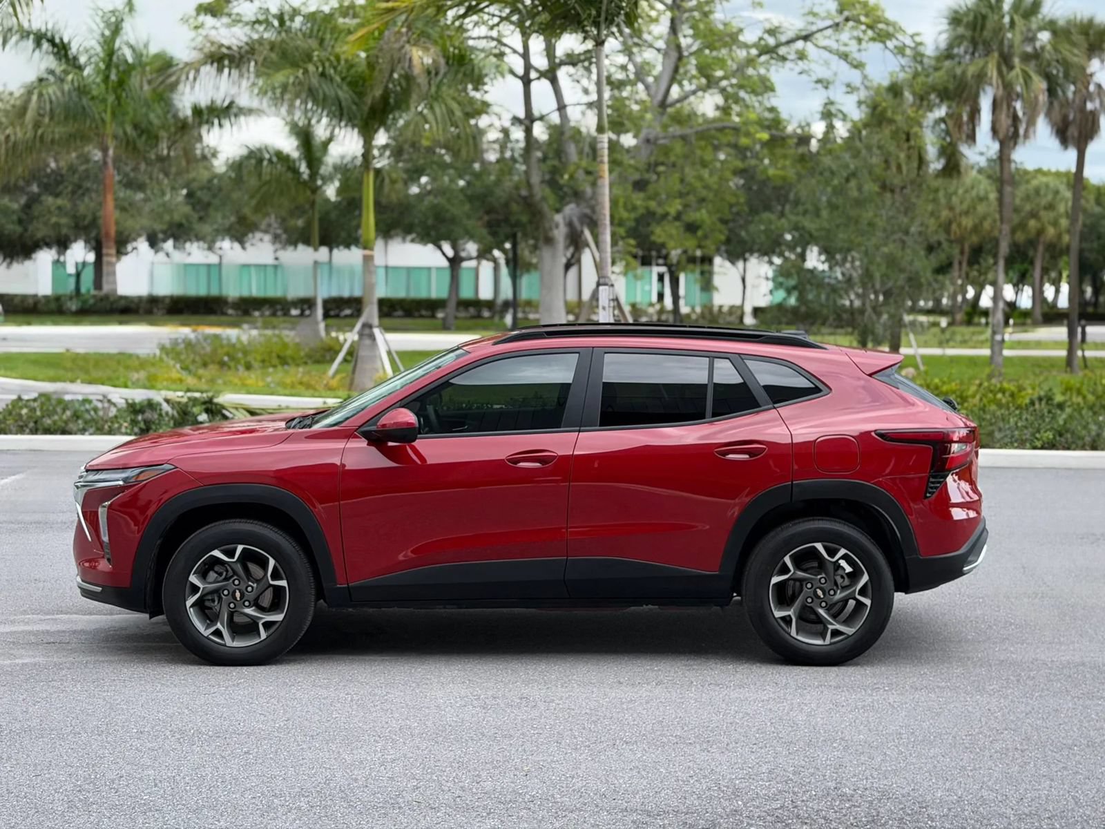 Used 2026 Chevrolet Trax LT FWD image 4