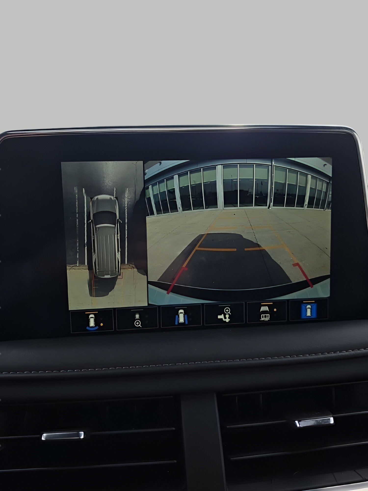 Used 2024 Chevrolet Tahoe Z71 w/ Luxury Package image 29